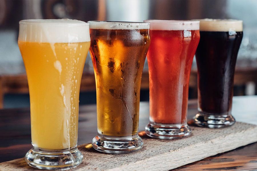 ক্রাফ্‌ট বিয়ার দামেও ওয়াইনের চেয়ে সস্তা। সেই সস্তার বিয়ারে মজেছেন ফরাসিরা। আপাতত তাঁরা ক্রাফ্‌ট বিয়ার দিয়ে গলা ভেজাচ্ছেন। ওয়াইনের দিক থেকে মুখ ফিরিয়ে নিয়েছেন দেশের অধিকাংশ বাসিন্দা।