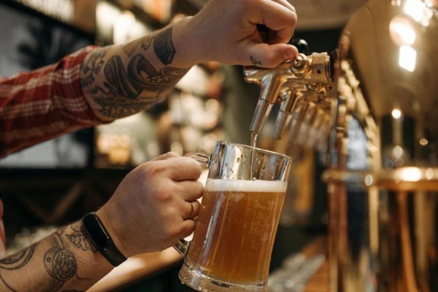 সাধারণ বিয়ারে অ্যালকোহলের পরিমাণ থাকে ৫ শতাংশ। ক্রাফ্‌ট বিয়ারে তার চেয়ে বেশি অ্যালকোহল থাকে। সেখানে অ্যালকোহলের পরিমাণ ৫.৯ শতাংশ। অর্থাৎ, এই বিয়ার সাধারণ বিয়ারের চেয়ে ০.৯ শতাংশ বেশি ঘন।