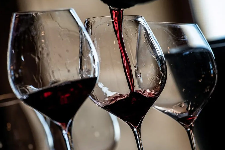 ওয়াইনের ক্ষতিপূরণবাবদ যে টাকা সরকারের থেকে দেওয়া হবে, তা অতিরিক্ত স্টক কিনতে কাজে লাগবে। এ ছাড়া, নষ্ট হয়ে যাওয়া ওয়াইন থেকে অ্যালকোহল সংগ্রহ করে আলাদা করে তা বিক্রি করা হবে।