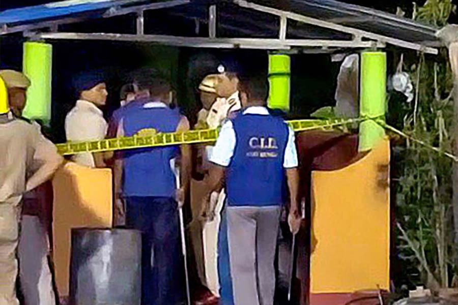 এগরা বিস্ফোরণ মামলায় ভানু, তাঁর পুত্র ও ভাইপো— তিন জনকে মূল অভিযুক্ত হিসাবে রেখে মামলা দায়ের হয়। ঘটনার তদন্ত শুরু করে সিআইডি। গত ২৪ মে সিআইডির হাতে গ্রেফতার হন প্রয়াত ভানু বাগের স্ত্রী গীতা বাগ। 