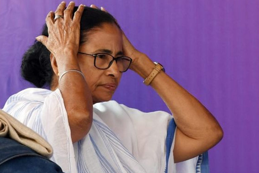 ওই দিন মুখ্যমন্ত্রী বলেছিলেন, “অবৈধ বাজি কারখানায় কাজ করে জীবন নষ্ট যেন না হয়। শুধুমাত্র গ্রিন ফায়ার ক্র্যাকারের ক্লাস্টার তৈরি হবে ফাঁকা জায়গায়। তাতে চাকরিটা বাঁচবে। এমন দুর্ঘটনাও হবে না।’’