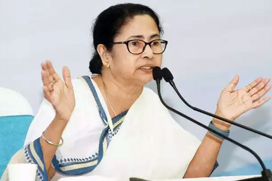 গত ২১ মে রাজ্য মন্ত্রিসভার বৈঠকে আতশবাজি নিয়ে ক্লাস্টার গড়তে একটি উচ্চ পর্যায়ের কমিটি গঠনের সিদ্ধান্ত নেওয়া হয়। স্থির হয় ওই কমিটি আগামী ২ মাসের মধ্যে রাজ্য সরকারকে একটি রিপোর্ট দেবে। তার ভিত্তিতে ক্লাস্টার গড়ার সিদ্ধান্ত নেওয়া হবে। 