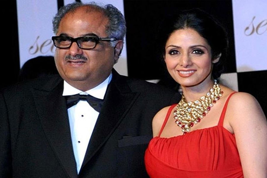 ১৯৮৫ সালে মিঠুন এবং শ্রীদেবী গোপনে বিয়ে করেন বলে কানাঘুষো শোনা যায়। তিন বছরের দাম্পত্যের পর বিচ্ছেদ হয় দুই তারকার। তার পর বলিউডের ছবিনির্মাতা বনি কপূরের সঙ্গে সম্পর্কে জড়িয়ে পড়েন শ্রীদেবী।