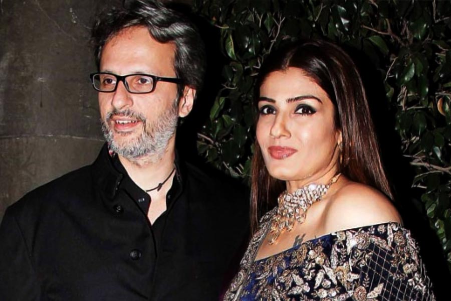 নাতাশা সিপ্পির সঙ্গে সাতপাকে বাঁধা পড়েছিলেন অনিল। কানাঘুষো শোনা যায়, বিবাহিত জীবনে সুখী ছিলেন না অনিল। নাতাশার সঙ্গে বিচ্ছেদ হয়ে যায় অনিলের। অন্য দিকে রবিনার সঙ্গে অনিলের বন্ধুত্ব প্রেমে পরিণত হয়। ২০০৪ সালে অনিলের সঙ্গে গাঁটছড়া বাঁধেন রবিনা।