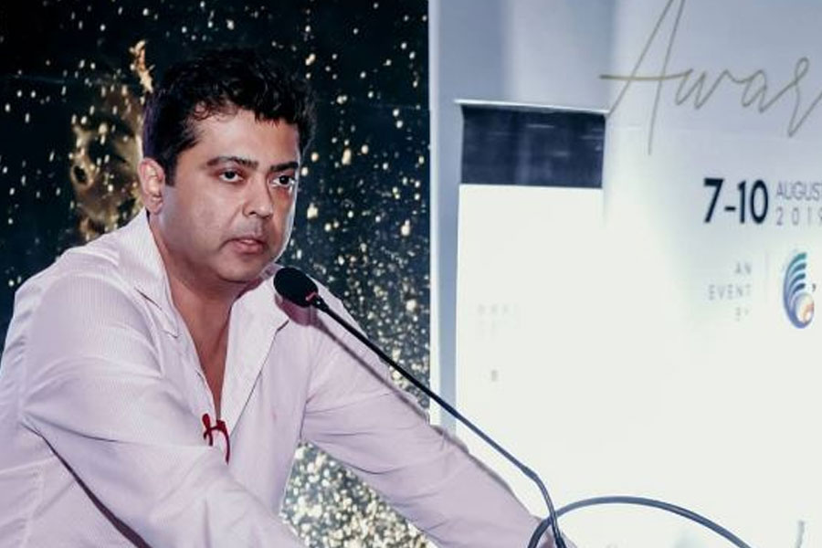 ববির প্রথম স্ত্রীর নাম ছিল অপর্ণা গান্ধী। অপর্ণার সঙ্গে বিচ্ছেদের পর মহিমাকে বিয়ে করেন ববি। যদিও ২০১৩ সালে ববির সঙ্গে বিবাহবিচ্ছেদ হয়ে যায় মহিমার।