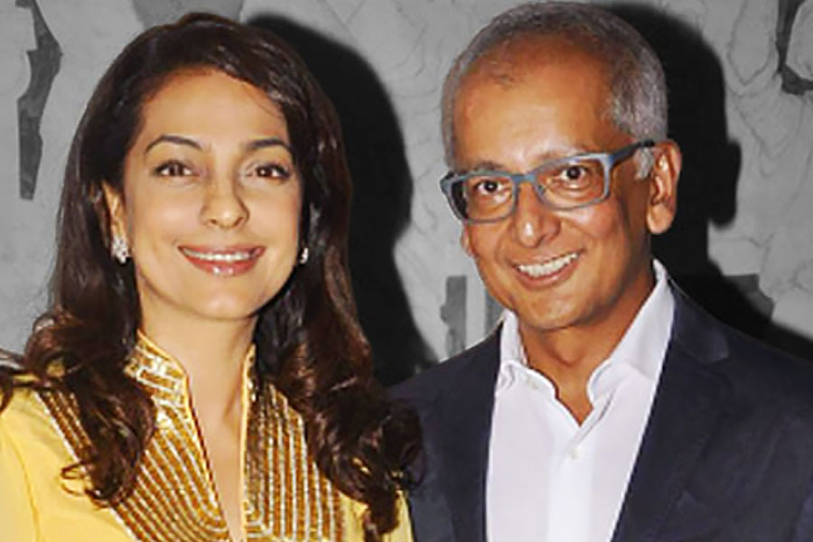 ১৯৯৫ সালে শিল্পপতি জয় মেহতাকে বিয়ে করেন বলি অভিনেত্রী জুহি চাওলা। জয়ের প্রথম স্ত্রী সুজাতা বিড়লা ১৯৯০ সালে মারা যান। স্ত্রীর মৃত্যুর পর জুহির সঙ্গে জয়ের বন্ধুত্ব দৃঢ় হয় এবং সেই বন্ধুত্ব প্রেমেও পরিণত হয়। ১৯৯৫ সালে জুহির সঙ্গে গাঁটছড়া বাঁধেন জয়।