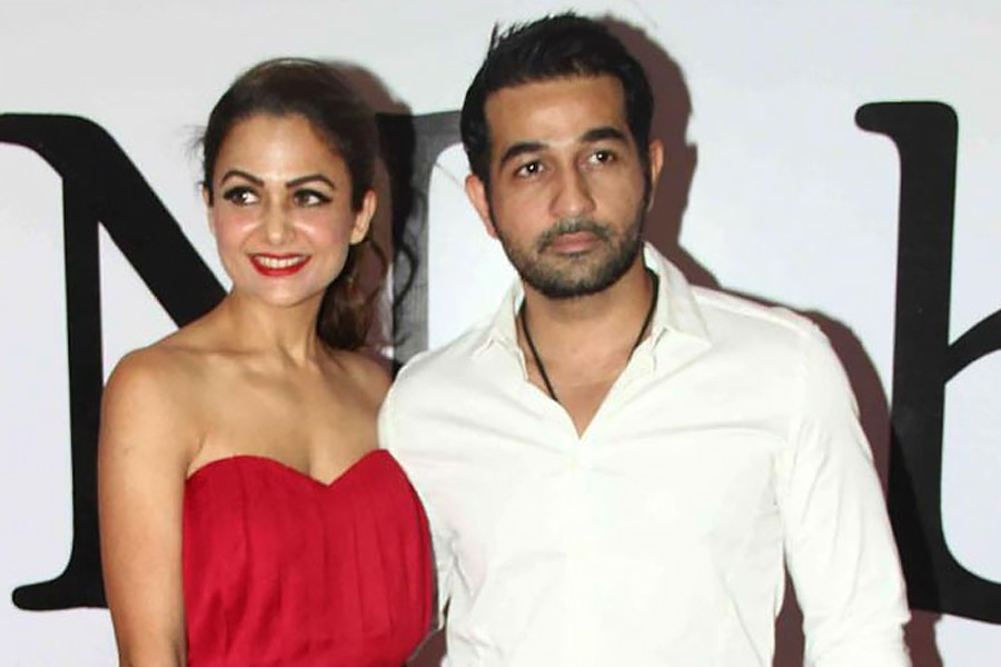 ২০০৯ সালে শিল্পপতি শাকিল লাদাককে বিয়ে করেন অমৃতা অরোরা। বিয়ের পর অভিনয়জগৎ থেকে বিরতি নেন অভিনেত্রী। শাকিলকে বিয়ের আগে থেকেই চিনতেন অমৃতা।