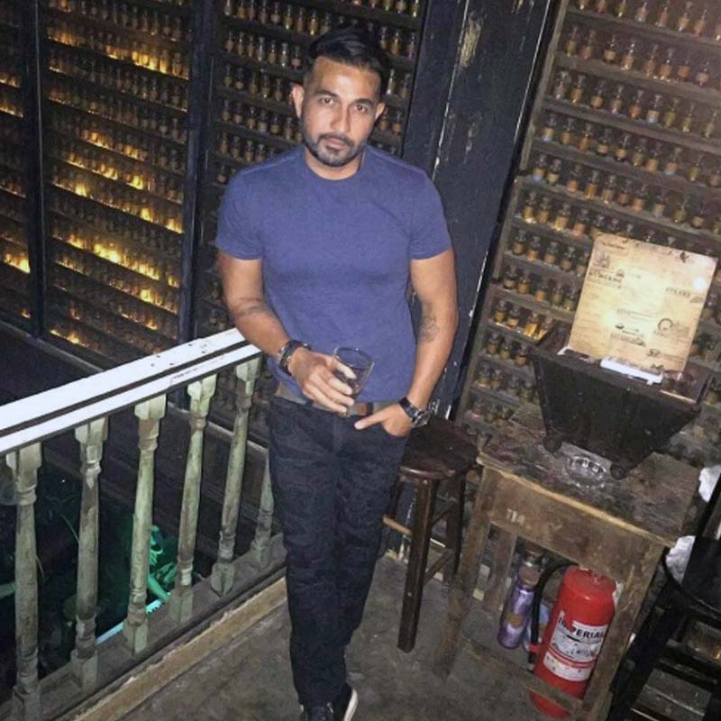 কলেজে পড়াকালীন অমৃতার প্রিয় বান্ধবী ছিলেন নিশা রানা। ২০০৬ সালে নিশাকে বিয়ে করেন শাকিল। সেই সময় ক্রিকেটার উসমান আফজালের সঙ্গে সম্পর্কে ছিলেন অমৃতা।