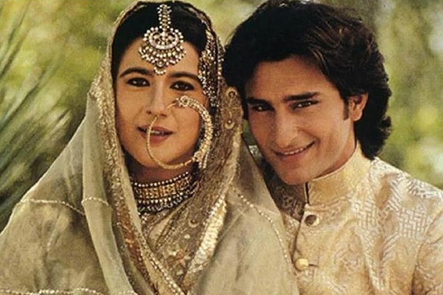 কপূর পরিবারের দুই কন্যা করিশ্মা এবং করিনাও রয়েছেন অভিনেত্রীদের তালিকায়। ১৯৯১ সালে বলি অভিনেত্রী অমৃতা সিংহকে বিয়ে করেন সইফ আলি খান। ২০০৪ সালে বিচ্ছেদও হয়ে যায় দুই তারকার। ২০১২ সালে সইফের সঙ্গে গাঁটছড়া বাঁধেন করিনা।