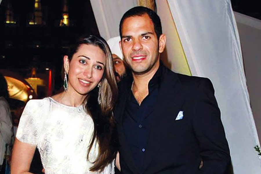 ২০০৩ সালের ২৯ সেপ্টেম্বর শিল্পপতি সঞ্জয় কপূরকে বিয়ে করেন করিশ্মা। বিবাহবিচ্ছিন্ন ছিলেন করিশ্মার স্বামী। ২০০২ সালে পোশাকশিল্পী নন্দিতা মাহতানিকে বিয়ে করেন সঞ্জয়। নন্দিতার সঙ্গে বিবাহবিচ্ছেদের পর করিশ্মার সঙ্গে গাঁটছড়া বাঁধেন সঞ্জয়। ২০১৬ সালে সঞ্জয়ের সঙ্গে বিচ্ছেদ হয়ে যায় করিশ্মার। তার এক বছর পর প্রিয়া সচদেওকে বিয়ে করেন শিল্পপতি।