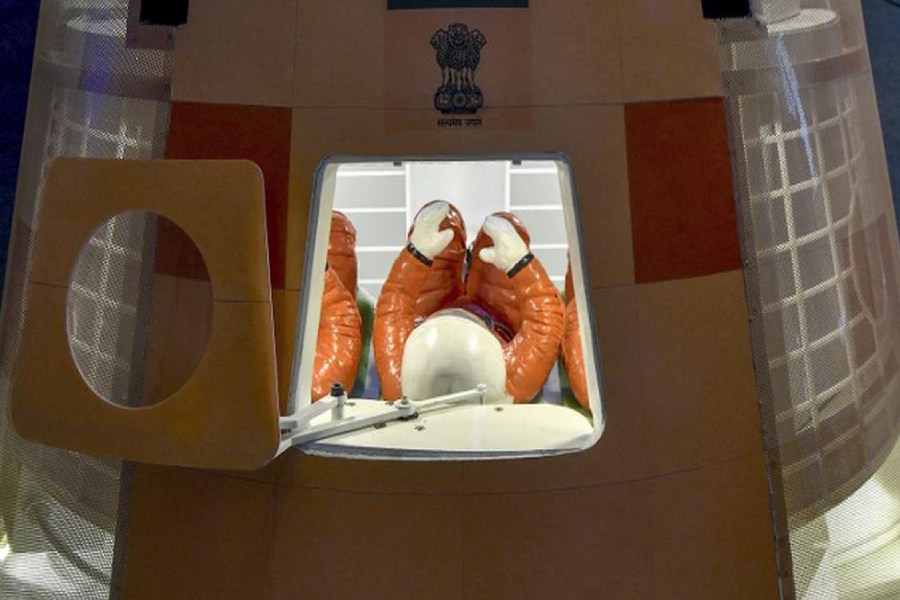 ২০১২ সাল থেকে মহাকাশে মানুষ পাঠানোর চেষ্টা শুরু করেছে ইসরো। লক্ষ্য ছিল, ভূপৃষ্ঠ থেকে ৪০০ কিলোমিটার উঁচু কক্ষপথে মানব মহাকাশচারী নিয়ে যাবে এই অভিযান। ওই উচ্চতাতেই মহাকাশে পৃথিবীকে চক্কর কাটবে সাত দিন ধরে। তার পর ফিরে আসবে পৃথিবীতে। 