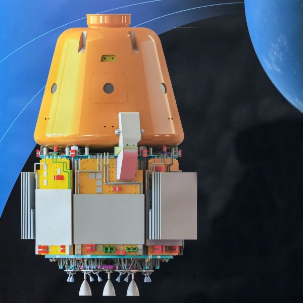 এ কাজের জন্য পরীক্ষামূলক ভাবে প্রথম একটি মহাকাশযানটি পাঠানো হয় অপেক্ষাকৃত কাছের কক্ষপথে। তার পর তাকে ফিরিয়েও আনা হয় পৃথিবীতে। বঙ্গোপসাগরে অবতরণ করেছিল পরীক্ষামূলক সেই গগনযান। সেটা ২০১৪ সালের ডিসেম্বর মাস। এর পরেই ২০১৮ সালের ১৫ অগস্ট ভারতের প্রধানমন্ত্রী নরেন্দ্র মোদী ঘোষণা করেন, ২০২২ সালে স্বাধীনতার ৭৫ বছর পূর্তিতে মহাকাশে ভারত প্রথম মৌলিক অভিযানে মহাকাশে মানুষ পাঠাবে। 