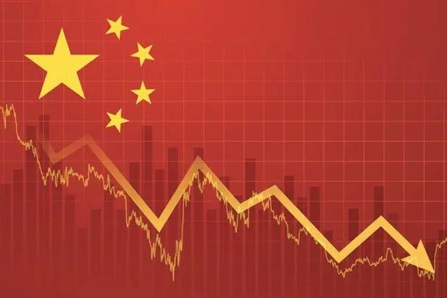 Economic slowdown might bring Lost Decade situation of Japan in China.