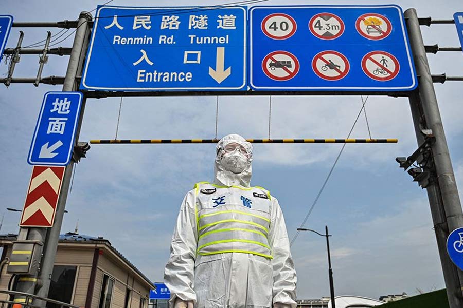 Economic slowdown might bring Lost Decade situation of Japan in China.