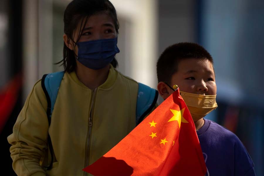 Economic slowdown might bring Lost Decade situation of Japan in China.