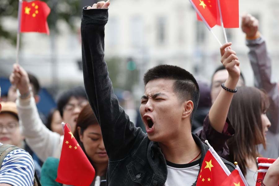 Economic slowdown might bring Lost Decade situation of Japan in China.