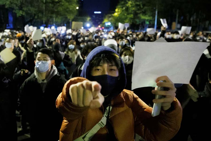 Economic slowdown might bring Lost Decade situation of Japan in China.