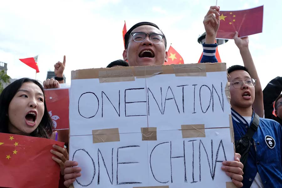 Economic slowdown might bring Lost Decade situation of Japan in China.