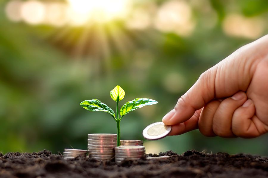 অনলাইনে জিনিস দেখলেন, আর কিনে ফেললেন, এমন যেন না হয়  অনলাইনে জিনিসপত্রের লোভনীয় হাতছানি অনেকেই এড়াতে পারেন না। এই ভুবন জোড়া ফাঁদে পা দেবেন না। নিজের কেনাকাটার তালিকা, চাহিদা ইত্যাদি বুঝে জিনিসপত্র, জামাকাপড় ইত্যাদি কিনুন।                       এই প্রতিবেদনটি 'আনন্দ উৎসব' ফিচারের একটি অংশ।