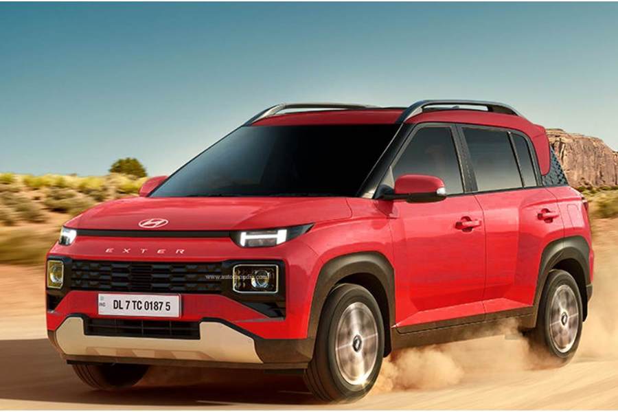 হুন্ডাই এক্সটার  (দাম ৬ লক্ষ টাকা থেকে শুরু)  হুণ্ডাই সংস্থার গাড়িটি পেট্রল এবং সিএনজি এই দুই রকম জ্বালানিতেই চলতে পারে। ১১৯৭ সিসি ইঞ্জিন সম্পন্ন এই গাড়ির মাইলেজ প্রায় ১৯কিমি প্রতি লিটার।