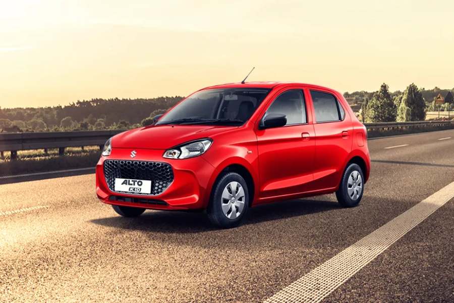 পুজোর নিজের গাড়িতে চড়ে লং ড্রাইভে যাবেন ভাবছেন! কিন্তু জ্বালানির দাম যা বেড়েছে, তাই গাড়ি কিনতে বুক হিম। তার উপরে আবার সারা বছরের হাতি পোষার মতো খরচ তো আছেই।