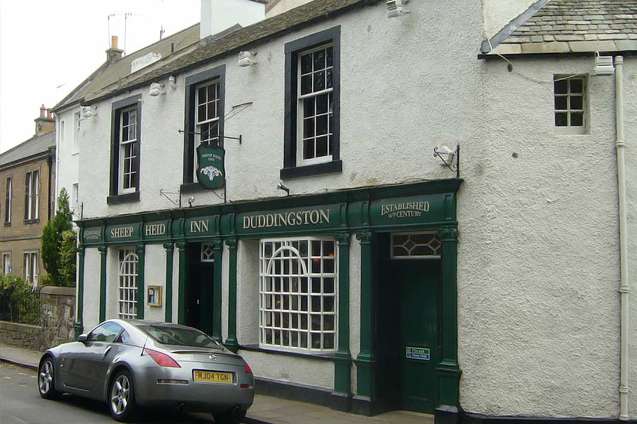 ব্রিটেনের এডিনবরায় রয়েছে দ্য শিপ হেইড ইন রেস্তরাঁটি। ১৩৬০ সালে এই রেস্তরাঁটি খোলা হয়।