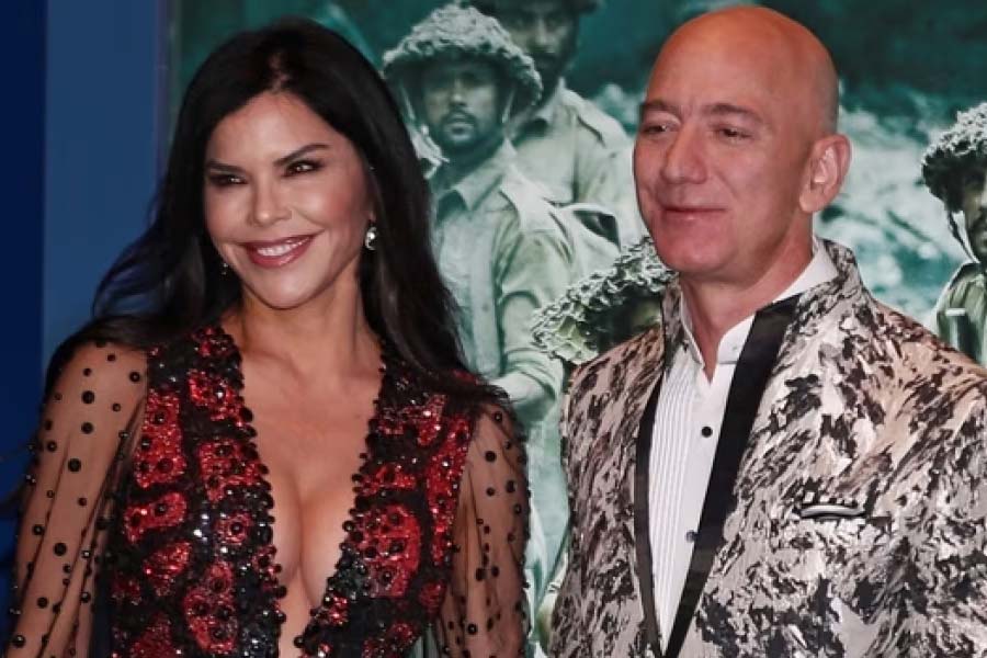 image of jeff bezos and sanchez 