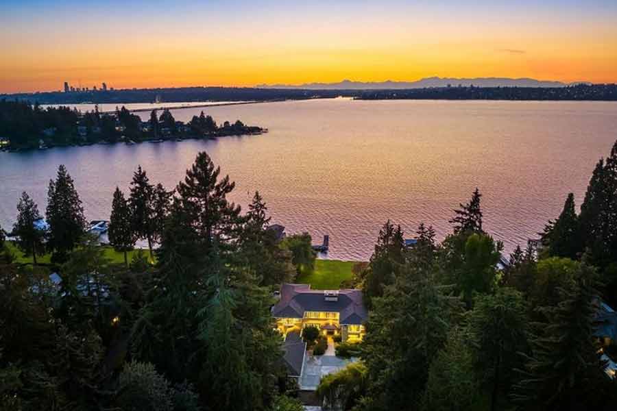 image of Bezos's house 