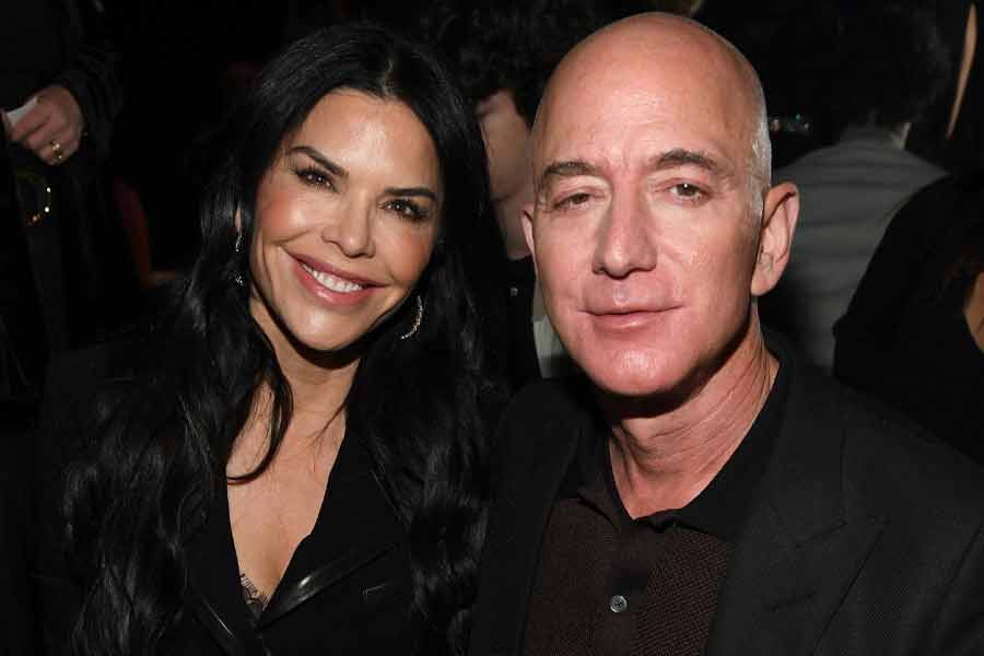 image of bezos and Sanchez 