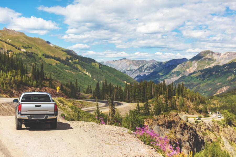 পুজোর ভিড় ভাল লাগে না অনেকেরই। পালাতে চান শহর ছেড়ে। এদিকে বেড়াতে যাওয়ার পরিকল্পনা মানেই তো এখন অন্তত তিন-চার মাস আগে উঠে পড়ে লাগা। পুজোর সময় হলে তো আরও চাপ। 