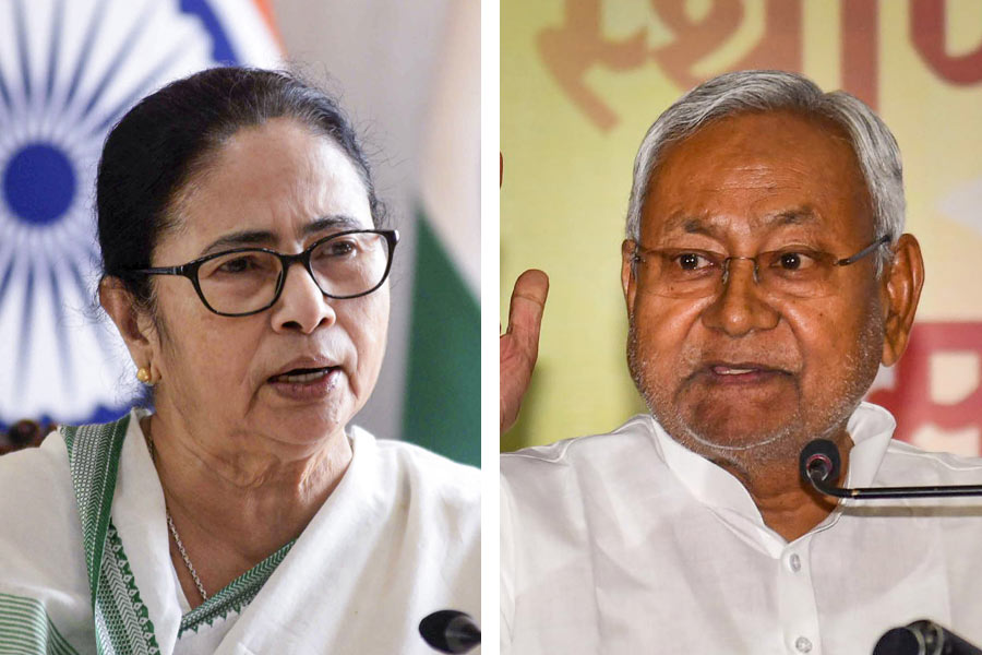 ‘Lok Sabha polls likely to be advanced’, JDU leader Nitish Kumar backs TMC chief Mamata Banerjee