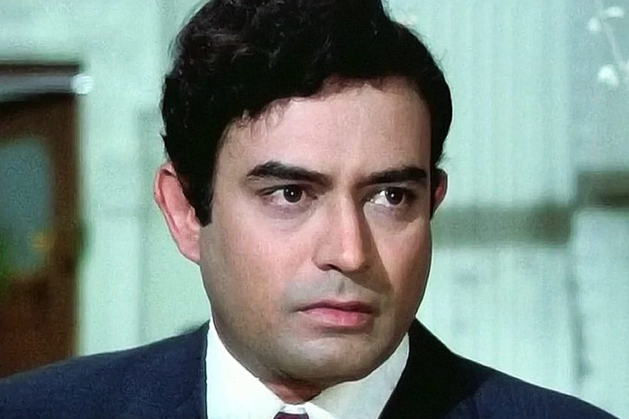 ১৯৮৫ সালে হৃদ্‌রোগে আক্রান্ত হয়ে মারা যান সঞ্জীব। এক পুরনো সাক্ষাৎকারে বিজয়েতা জানান, সঞ্জীবের প্রয়াণের পর মানসিক অবসাদগ্রস্ত হয়ে পড়েন সুলক্ষণা।