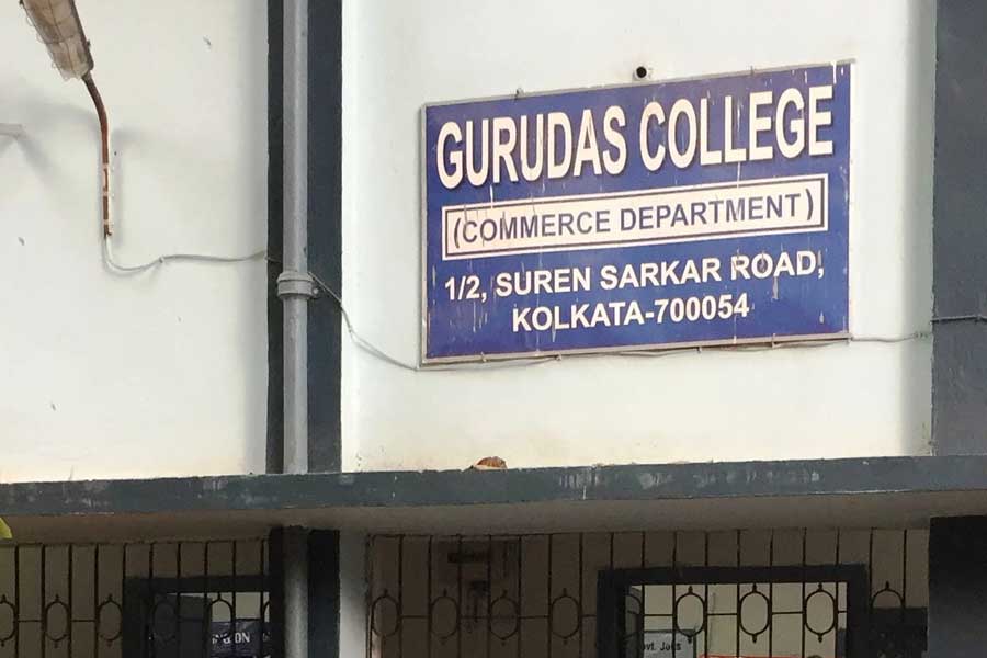Police filed a anti ragging case against two ex students on Gurudas College Ragging incident