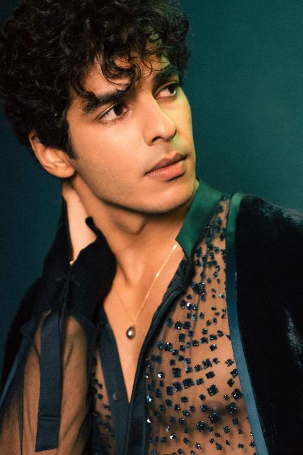 সময় বদলেছে। বদলেছেন আপনিও। নিজের 'লক্ষ্মীছানা'  ইমেজটা ভেঙে একবার রেখেই দেখুন না এমন জুলপি। মিইয়ে আসা সম্পর্কের উষ্ণতা ফিরে পেতে পারেন নতুন ছাঁচে।