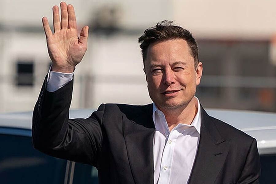 ২০২১ সালে নিজের শেষ বাড়িটি তিন কোটি ডলারে বিক্রি করেন মাস্ক। ভারতীয় মুদ্রায় যা প্রায় ২৪৭ কোটি টাকা। শেষে ৫০ হাজার ডলার দিয়ে কেনেন ওই ফ্ল্যাট।