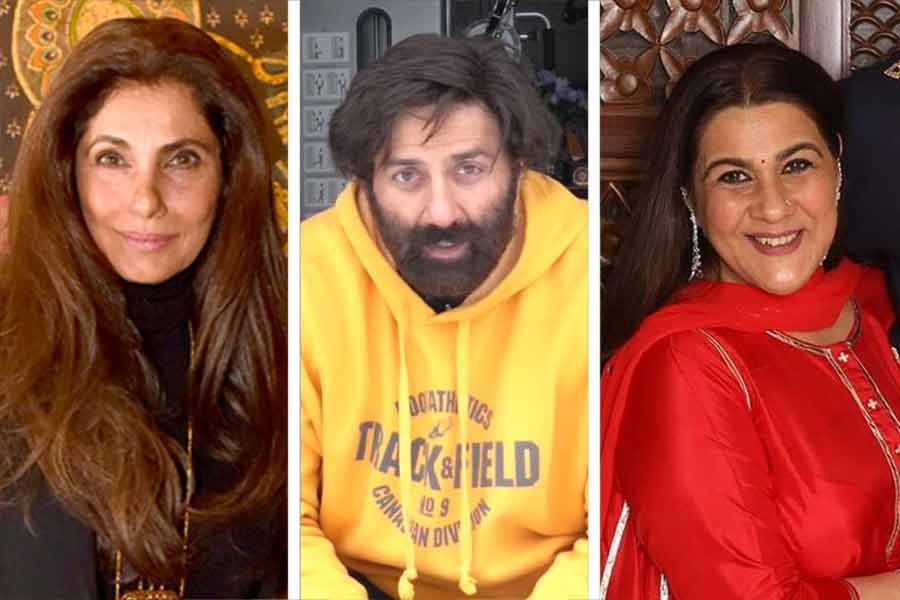 Sunny Deol spotted with amrita singh and dimple kapadia in Mumbai