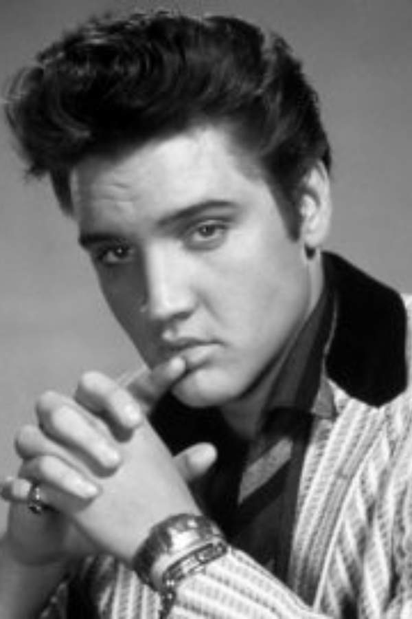 এই পুজোয় নিজের গান-পাগল সঙ্গীকে চমকে দিতে বেছে নিতে পারেন প্রেসলির এই অভিনব জুলপি-ভঙ্গিমা। আদতে,  পুরনো চালই তো ভাতে বাড়ে।