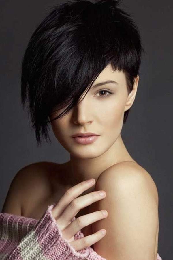 নারীর জুলপি-সাজ:  নারীদের ক্ষেত্রে বব কাট বা ‘পিক্সি’ হেয়ার কাটের (যে ছাঁটে একদিকের চুলটা সামান্য অর্ধ গোলাকার এবং বড় হয়, অন্য দিকের অংশ তুলনায় ছোট হয়)। এই ছাঁটের সঙ্গে এক দিকে সামান্য লম্বা জুলপি মোহময়ী করে তুলতে পারে আপনাকে। ধোঁয়াটে চক্ষুসজ্জার সঙ্গে মাঝারি দৈর্ঘ্যের এক দিকে সামান্য বড় জুলপি আমূল বদলে দিতে পারে আপনার শরীরী ভাষা। 