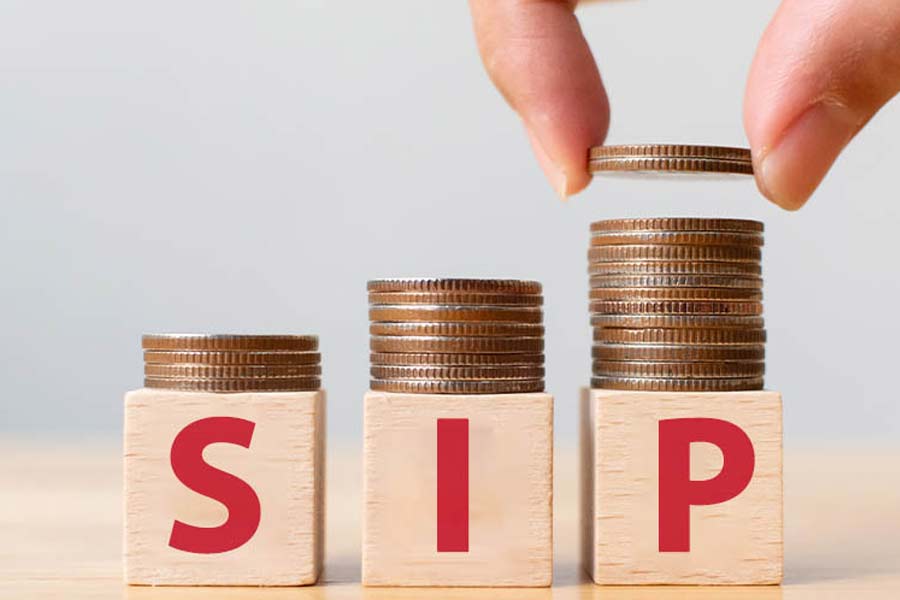 Mutual Fund SIP investment amid Stock Market falling know experts opinion