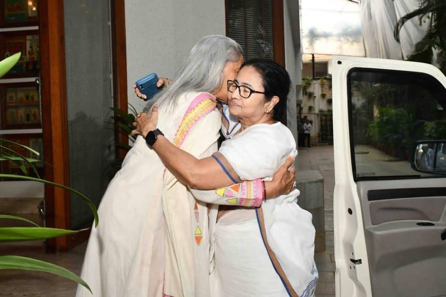 জয়া বচ্চনের সঙ্গে মমতা।