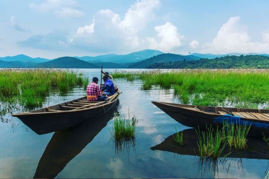 কথায় বলে বাঙালির পায়ের তলায় সর্ষে। যখন তখন হুট বললেই ছুট লাগায়।  কিন্তু হাতে ছুটি যদি থাকে মোটে দু’দিন, তাহলে?