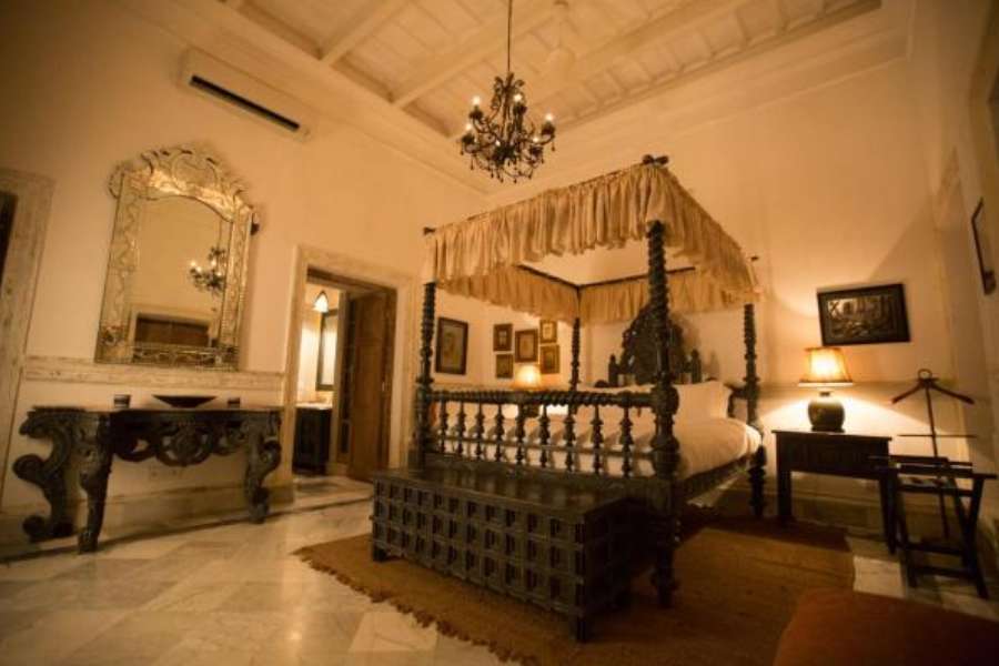 এই রিসর্টের অসাধারণ ব্যাঙ্কোয়েটে প্রচুর বড় বড় অনুষ্ঠান হয়। এখানে বিয়ের আসরও বসে। হোটেলের রেস্টুরেন্টে মোগলাই, পর্তুগিজ ও বাংলাদেশী নানা পদও রান্না হয়ে থাকে। সঙ্গে রয়েছে পিয়ানোর ঘর, যা বেড়াতে যাওয়ার আমেজকে খানদানি করে দেয়।  