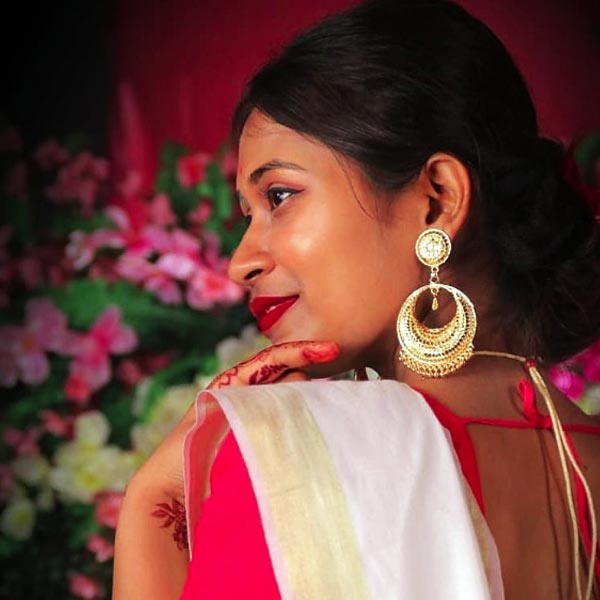 তদন্তকারীদের তরফে জানানো হয়, সুশান্তর সঙ্গে প্রেমের সম্পর্ক ছিল সুতপা চৌধুরীর। সুতপা সেই সম্পর্ক ভেঙে বেরিয়ে আসায় এই কাণ্ড ঘটান অভিযুক্ত।