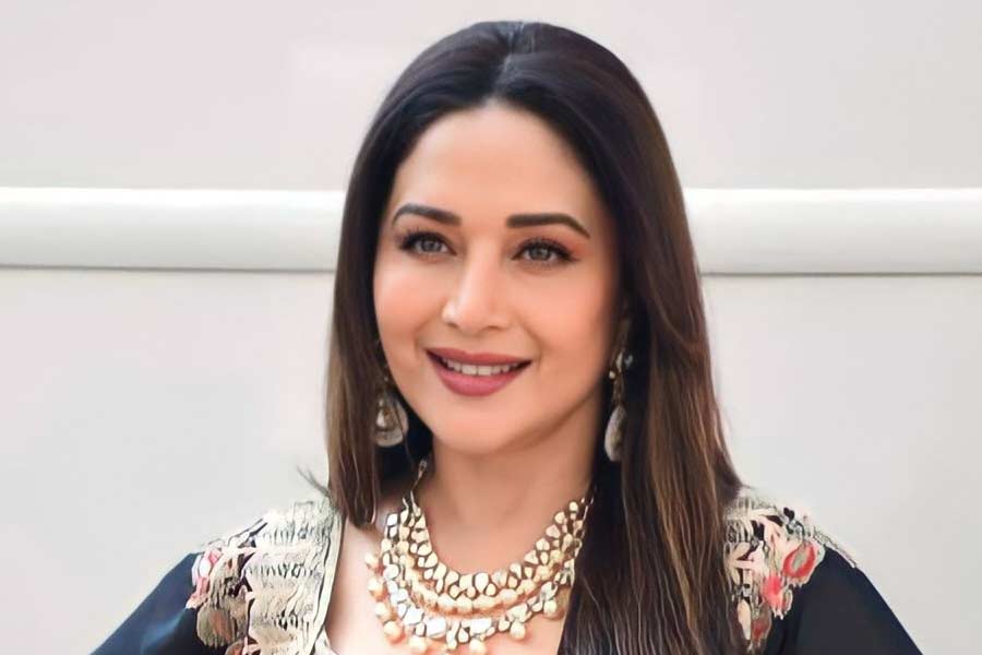 ১৯৯৯ সালে শ্রীরাম মাধব নেনের সঙ্গে বিয়ে হয় বলি অভিনেত্রী মাধুরী দীক্ষিতের। পেশায় চিকিৎসক শ্রীরাম।