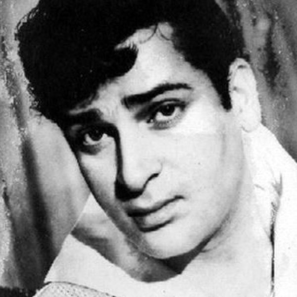 বলিপাড়ার অন্দরমহল সূত্রে খবর, বলি অভিনেতা শম্মি কপূর নাকি বিয়ের প্রস্তাব দিয়েছিলেন মুমতাজকে। কিন্তু সেই সময় কেরিয়ারের সঙ্গে আপস করতে চাননি অভিনেত্রী। তাই শম্মির সঙ্গে মুমতাজের বিয়ে নিয়ে আর কথা এগোয়নি।