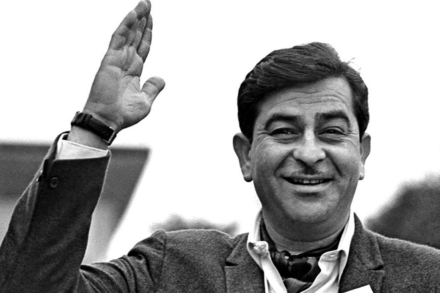 শোনা যায় খন্ডালা যাওয়ার পথে মাঝেমধ্যেই একটি দোকানে খাওয়াদাওয়া এবং বিশ্রামের জন্য থামতেন রাজরা। তেমনই এক বার দোকানে চা এবং খাবার খেতে গিয়েছিলেন সকলে।