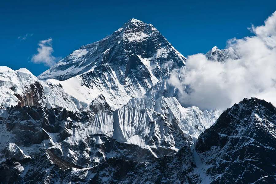 A volcano in the Mars was once surrounded by water.