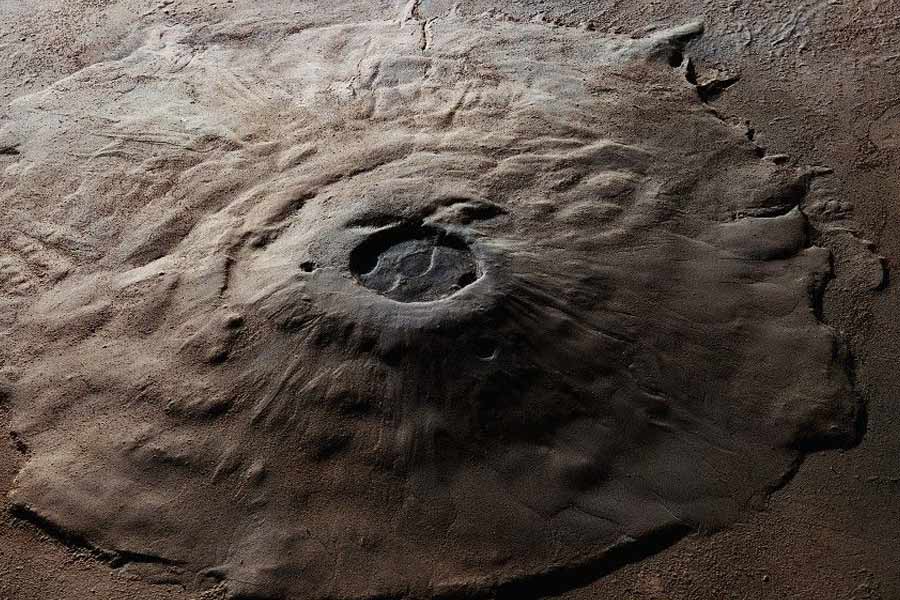 A volcano in the Mars was once surrounded by water.