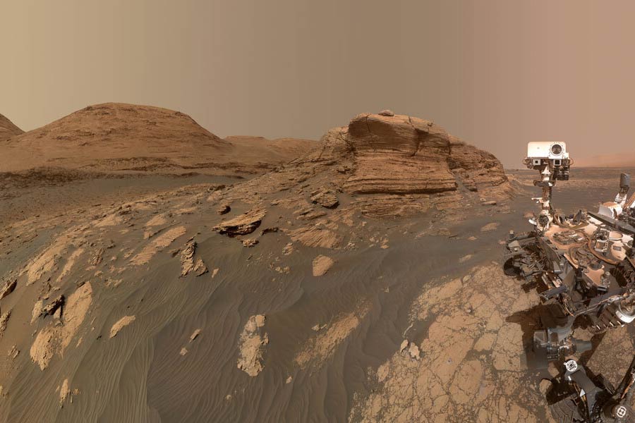 A volcano in the Mars was once surrounded by water.