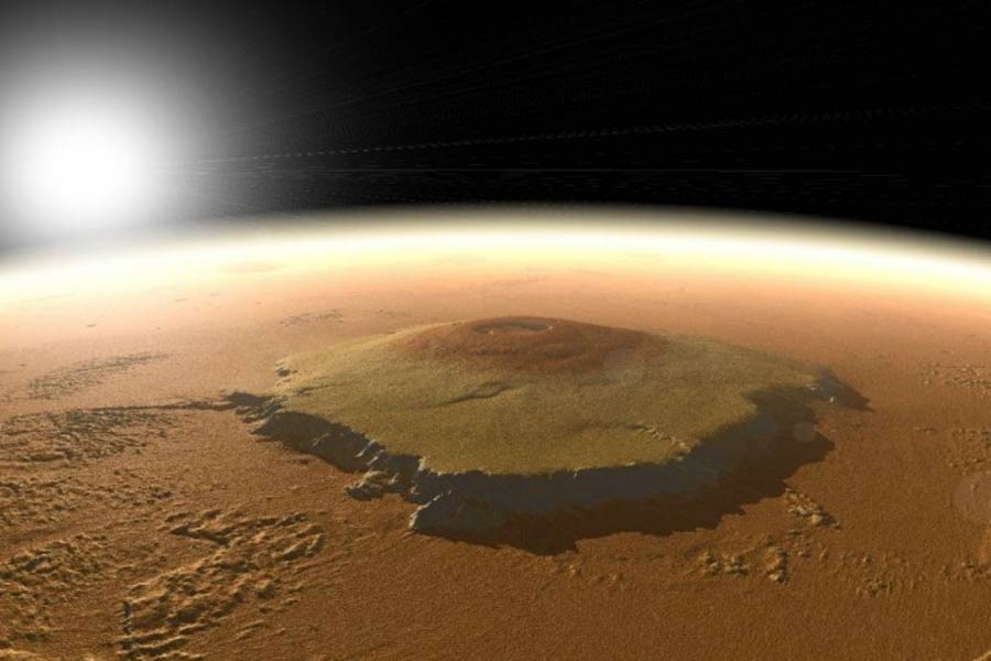 A volcano in the Mars was once surrounded by water.